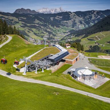 © R View Productions © R View Productions