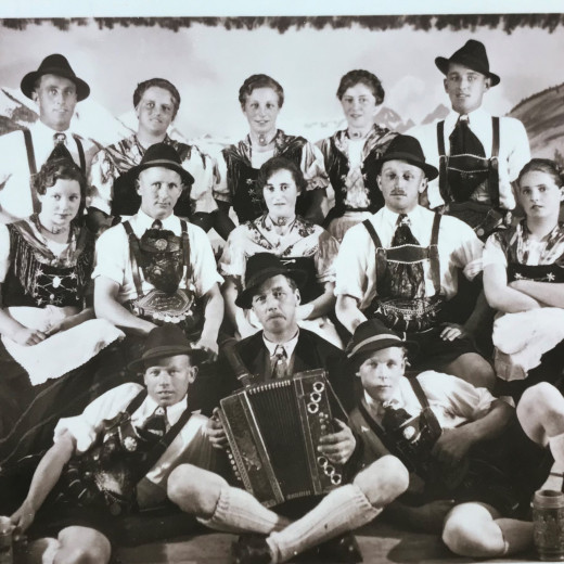 Traditional Dance Group Traditional Dance Group